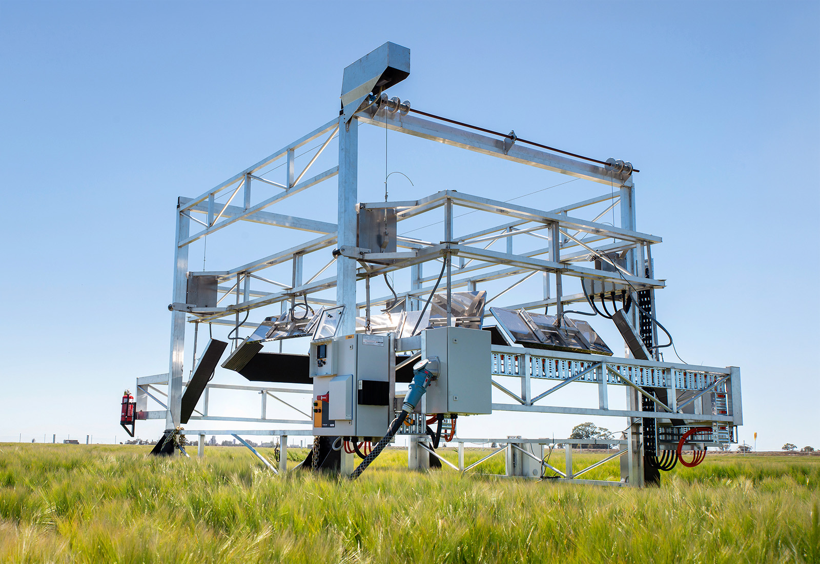 Using open‑air heat technology to simulate extreme weather events, FATE enables researchers to understand how crops respond to climate stress and supports innovation in climate-resilient agriculture.