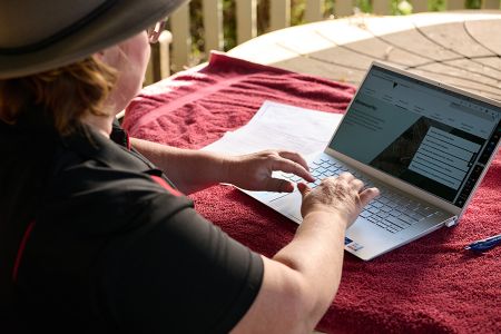 Student taking elearning class on a laptop